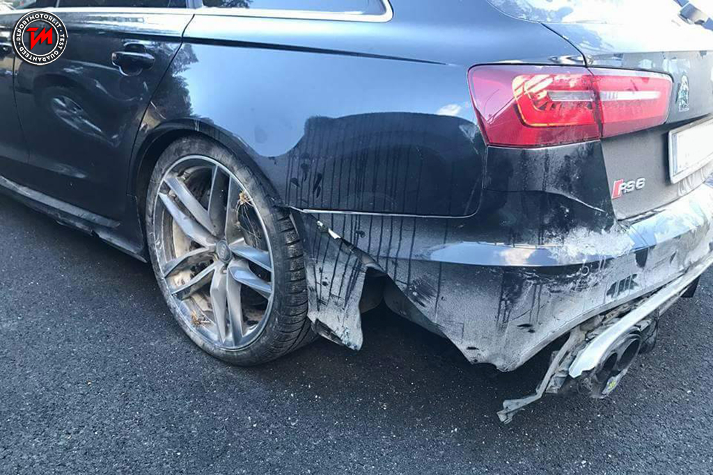 ロッシ愛車 Audi Rs6で事故る